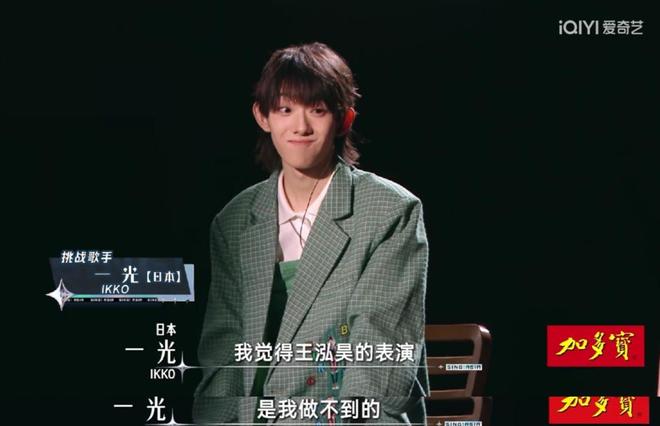 后辈互相撑伞这才是我们想看到的未来j9九游会真人游戏第一亚洲乐坛前(图4)