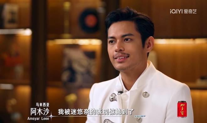 后辈互相撑伞这才是我们想看到的未来j9九游会真人游戏第一亚洲乐坛前(图3)