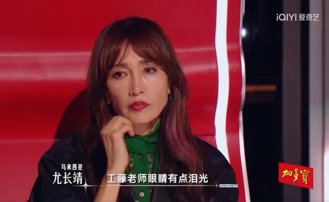 后辈互相撑伞这才是我们想看到的未来j9九游会真人游戏第一亚洲乐坛前(图10)