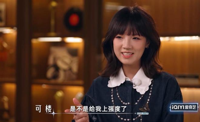 后辈互相撑伞这才是我们想看到的未来j9九游会真人游戏第一亚洲乐坛前(图15)