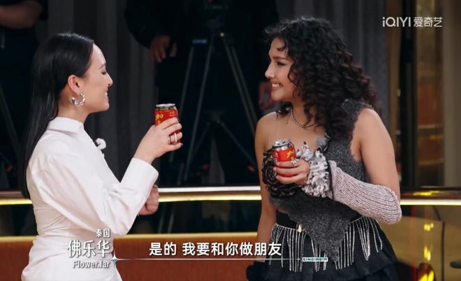 后辈互相撑伞这才是我们想看到的未来j9九游会真人游戏第一亚洲乐坛前(图17)