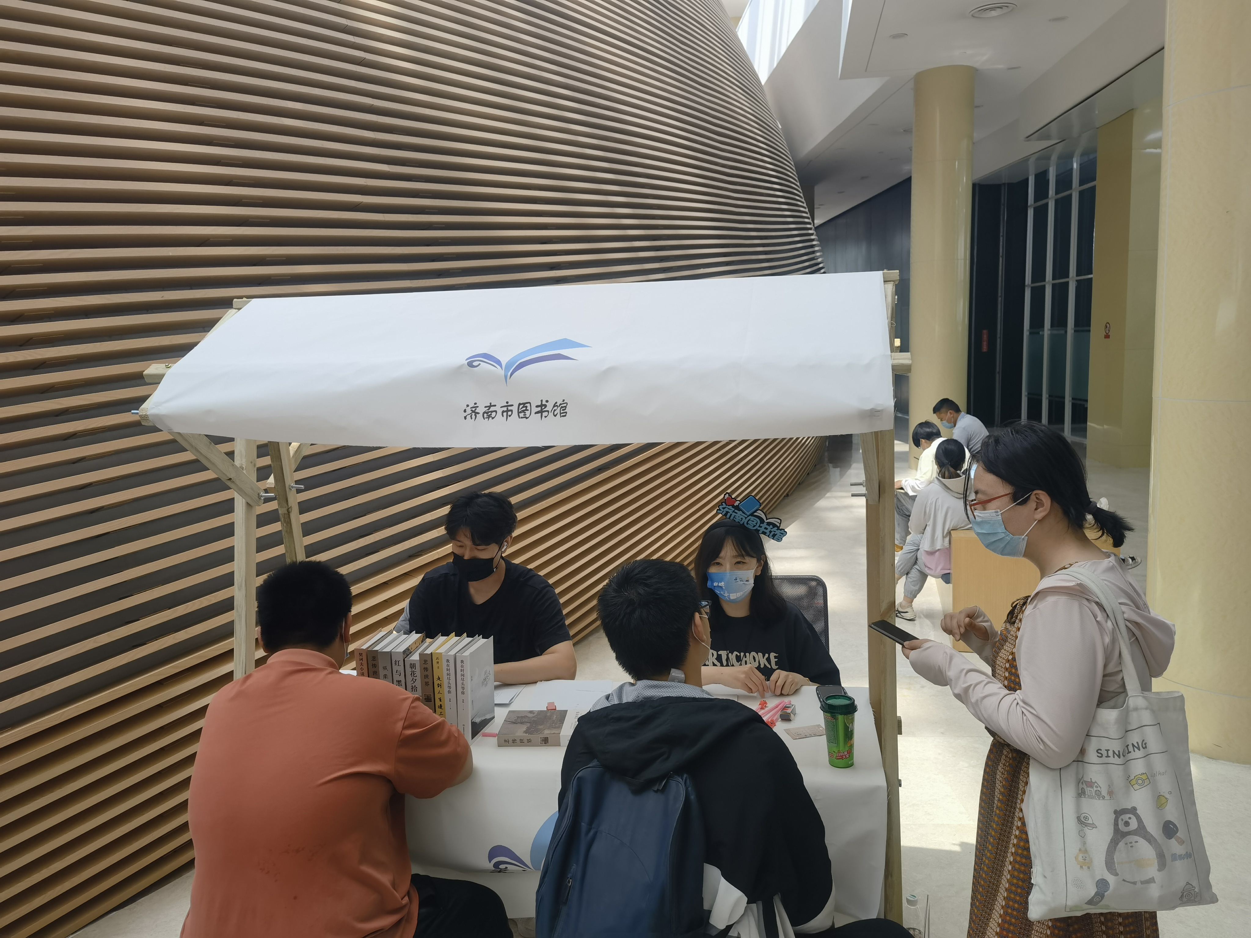 杀 济南市图书馆玩跨界！J9国际网站图书馆×剧本(图3)